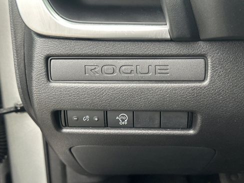 Used 2024 Nissan Rogue S image 31