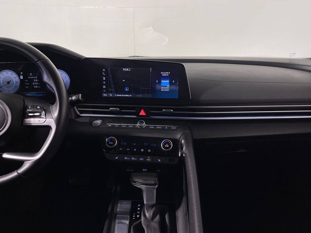 Certified 2025 Hyundai Elantra SEL FWD image 17