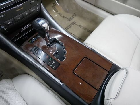 Used 2011 Lexus IS 250C RWD image 22