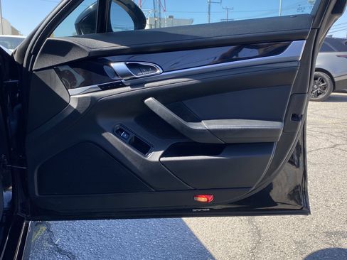 Used 2016 Porsche Panamera image 21
