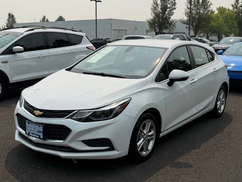Used 2017 Chevrolet Cruze LT w/ Convenience Package FWD image 4