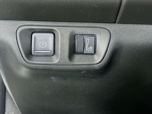 Used 2019 GMC Acadia Denali w/ Technology Package FWD image 16