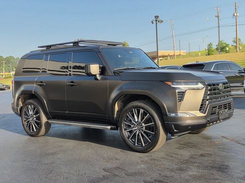 Used 2025 Lexus GX 550 w/ Accessory Package (31) AWD/4WD image 4