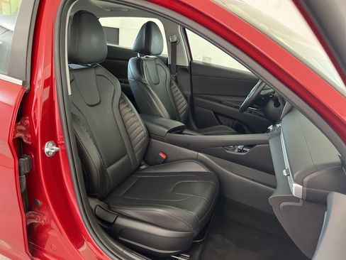 Used 2025 Hyundai Elantra Limited image 21