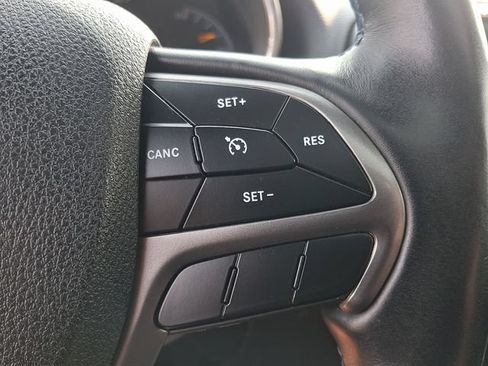 Used 2018 Jeep Grand Cherokee Laredo AWD/4WD image 25