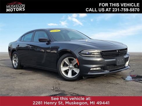 Used 2016 Dodge Charger SXT image 1