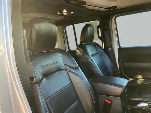 Used 2022 Jeep Wrangler Unlimited Sahara w/ Cold Weather Group AWD/4WD image 26