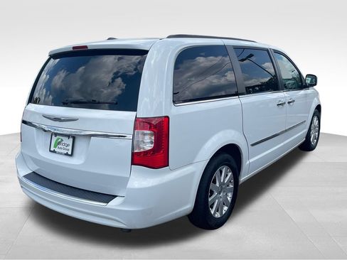 Used 2015 Chrysler Town & Country Touring w/ Driver Convenience Group FWD image 7