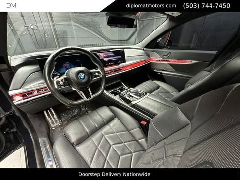 Used 2024 BMW i7 xDrive60 AWD/4WD image 17