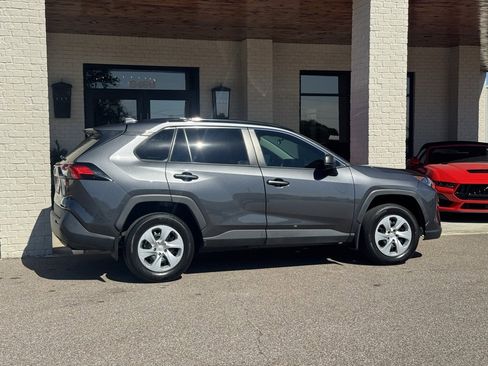 Used 2021 Toyota RAV4 LE image 13