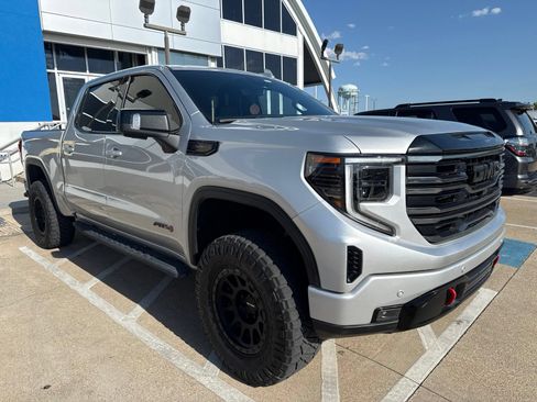 Used 2022 GMC Sierra 1500 AT4 w/ AT4 Premium Package AWD/4WD image 3