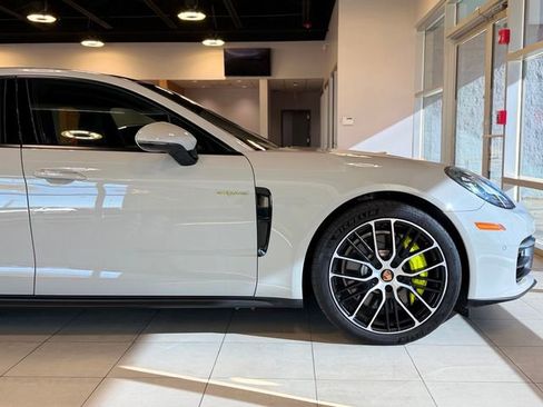 Used 2021 Porsche Panamera 4S w/ Premium Package image 18