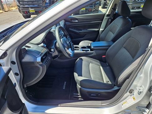 Used 2024 Nissan Altima 2.5 SV FWD image 21