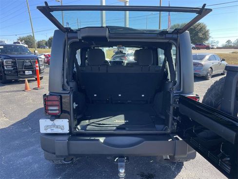 Used 2016 Jeep Wrangler Unlimited Sport w/ Connectivity Group image 10