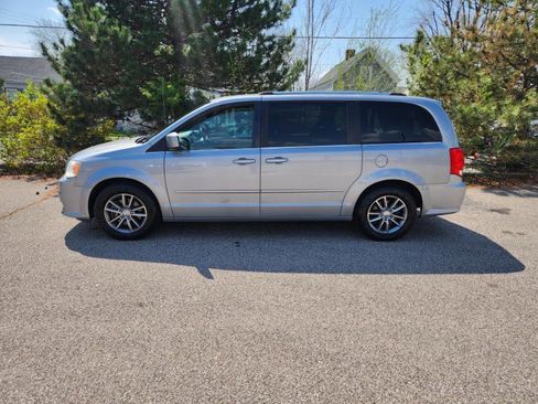 Used 2015 Dodge Grand Caravan SXT image 4