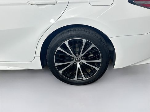 Used 2020 Toyota Camry SE FWD image 11