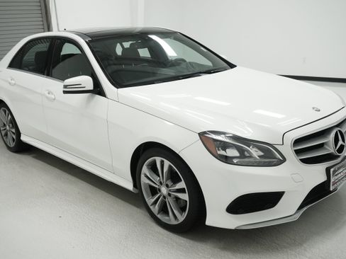 Used 2015 Mercedes-Benz E 350 Sedan image 3