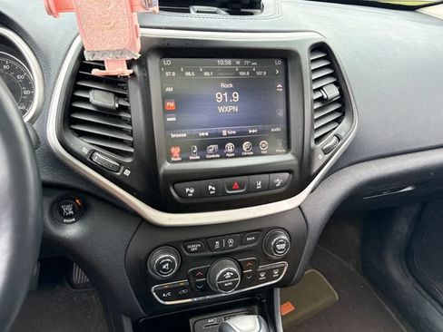 Used 2015 Jeep Cherokee Limited w/ Technology Group AWD/4WD image 22