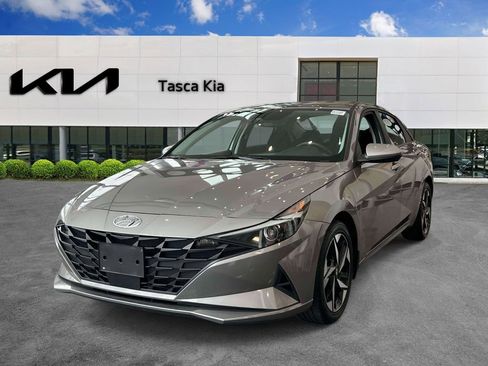 Used 2023 Hyundai Elantra SEL w/ Convenience Package FWD image 3