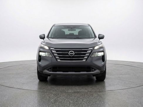 Used 2025 Nissan Rogue SV image 2