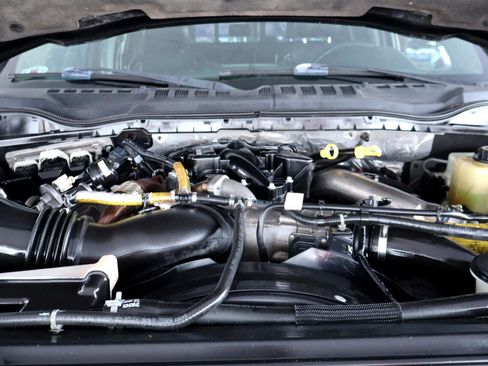 Used 2017 Ford F350 Lariat w/ Chrome Package image 39