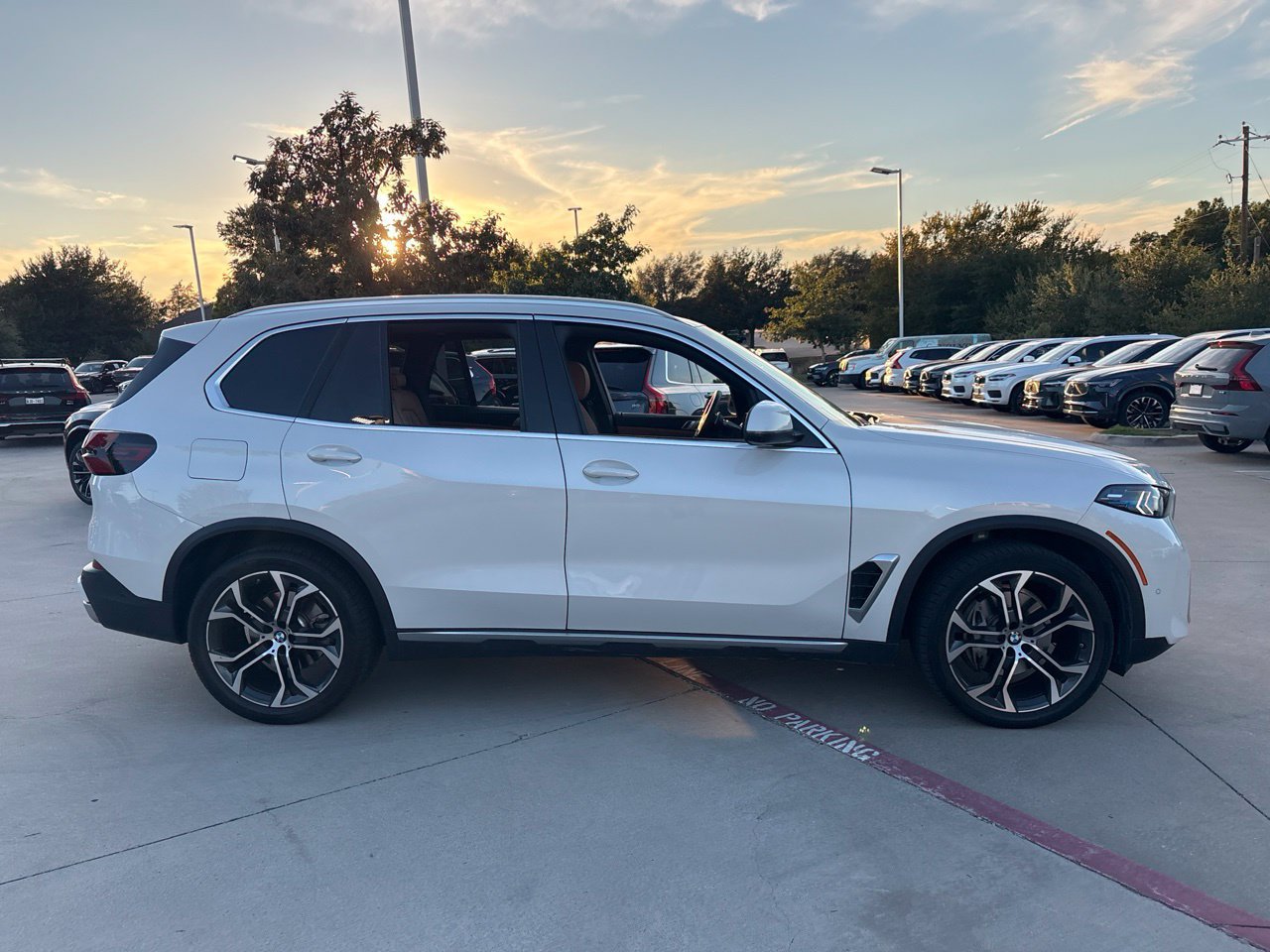 Used 2025 BMW X5 xDrive40i w/ Parking Assistance Package AWD/4WD image 5