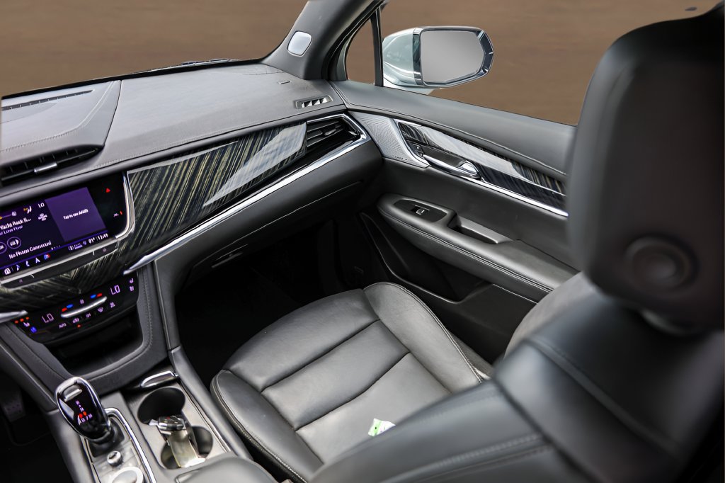 Certified 2025 Cadillac XT6 Premium Luxury FWD image 30
