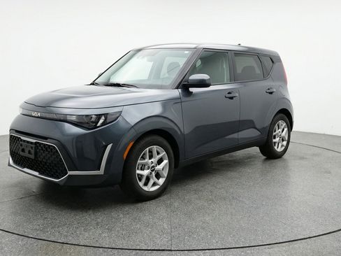 Used 2025 Kia Soul LX w/ LX Technology Package image 3
