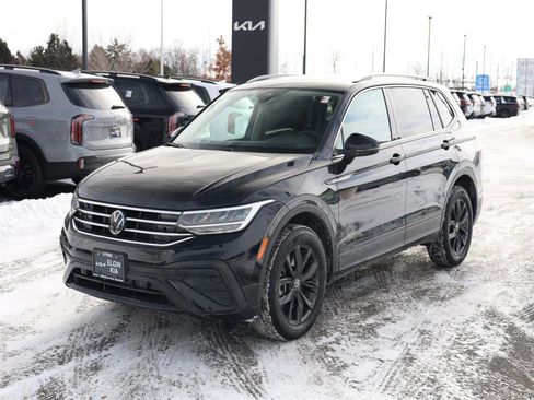 Used 2024 Volkswagen Tiguan SE image 3