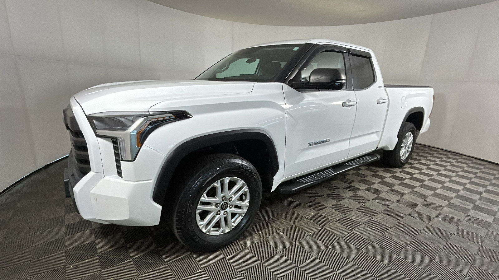 Used 2022 Toyota Tundra SR5 w/ SR5 Premium Package AWD/4WD image 8