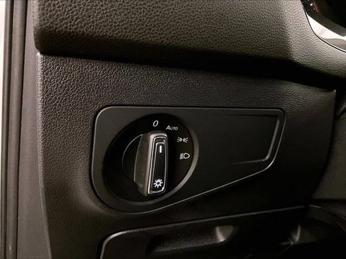 Used 2018 Volkswagen Tiguan SEL FWD image 30