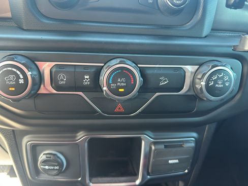 Used 2018 Jeep Wrangler Sport AWD/4WD image 20