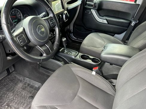 Used 2018 Jeep Wrangler Unlimited Sahara AWD/4WD image 10