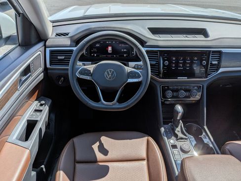 Used 2023 Volkswagen Atlas SE w/ Panoramic Sunroof Package image 32