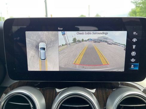 Used 2022 Mercedes-Benz GLC 300 4MATIC image 9