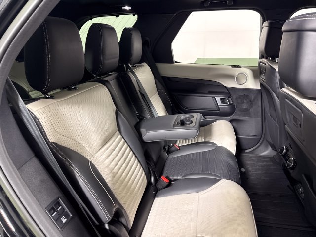 Used 2023 Land Rover Discovery Metropolitan Edition AWD/4WD image 15