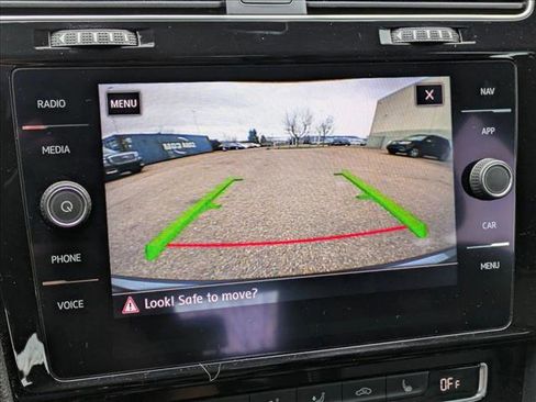 Used 2018 Volkswagen Golf 4-Door image 14