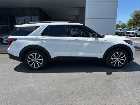 Used 2025 Ford Explorer ST-Line RWD image 3