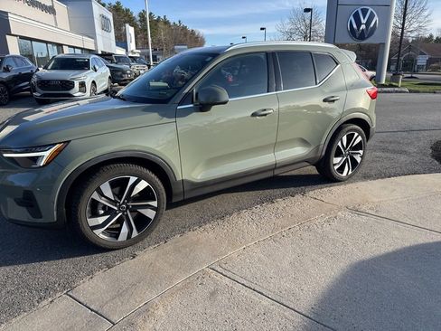 Used 2023 Volvo XC40 B5 Plus w/ Driver Assist Package AWD/4WD image 12