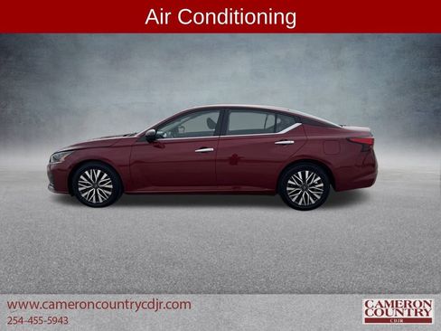 Used 2024 Nissan Altima 2.5 SV image 6