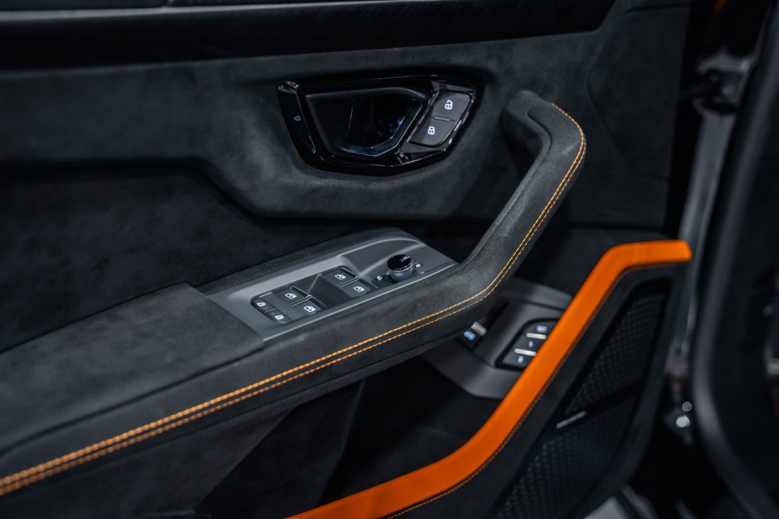 Used 2024 Lamborghini Urus Performante AWD/4WD image 17