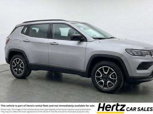 Used 2025 Jeep Compass Trailhawk AWD/4WD image 1