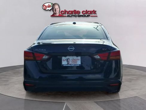 Used 2024 Nissan Altima 2.5 SV FWD image 4