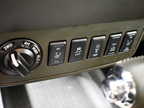 Used 2019 Nissan Frontier PRO-4X w/ Pro-4x Luxury Package image 31