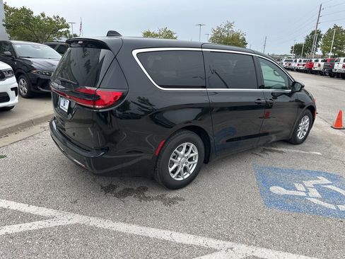 New 2026 Chrysler Pacifica Select image 33