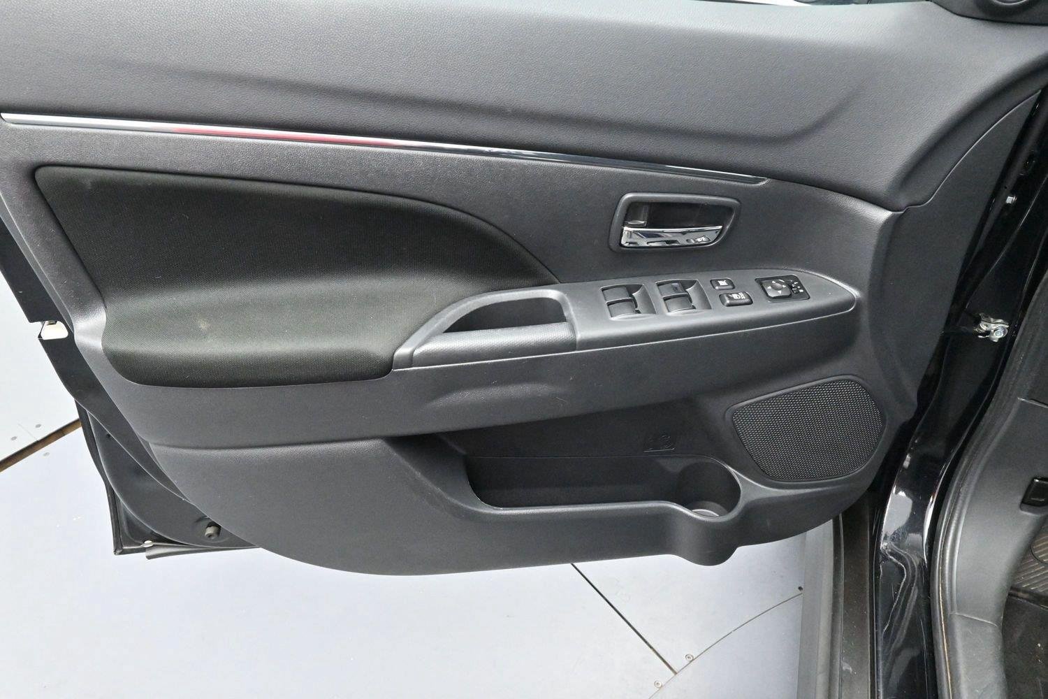 Used 2023 Mitsubishi Outlander Sport ES AWD/4WD image 9