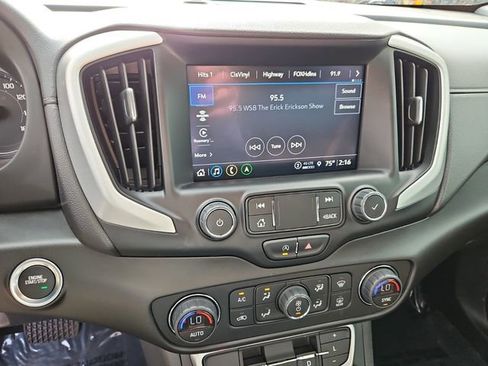 Used 2022 GMC Terrain SLT w/ Infotainment Package II image 22