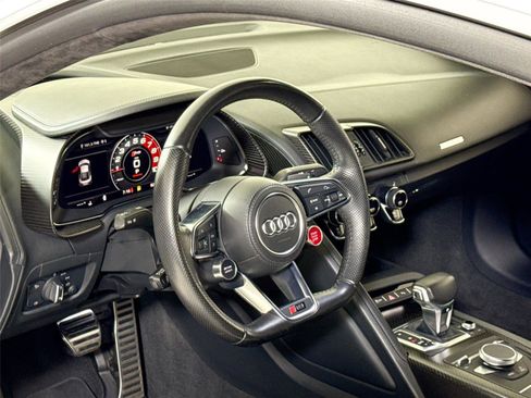 Used 2017 Audi R8 V10 w/ Carbon Exterior Package image 16