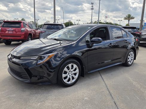 Certified 2025 Toyota Corolla LE FWD image 3