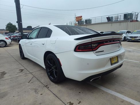 Used 2017 Dodge Charger SXT w/ Blacktop Package RWD image 6